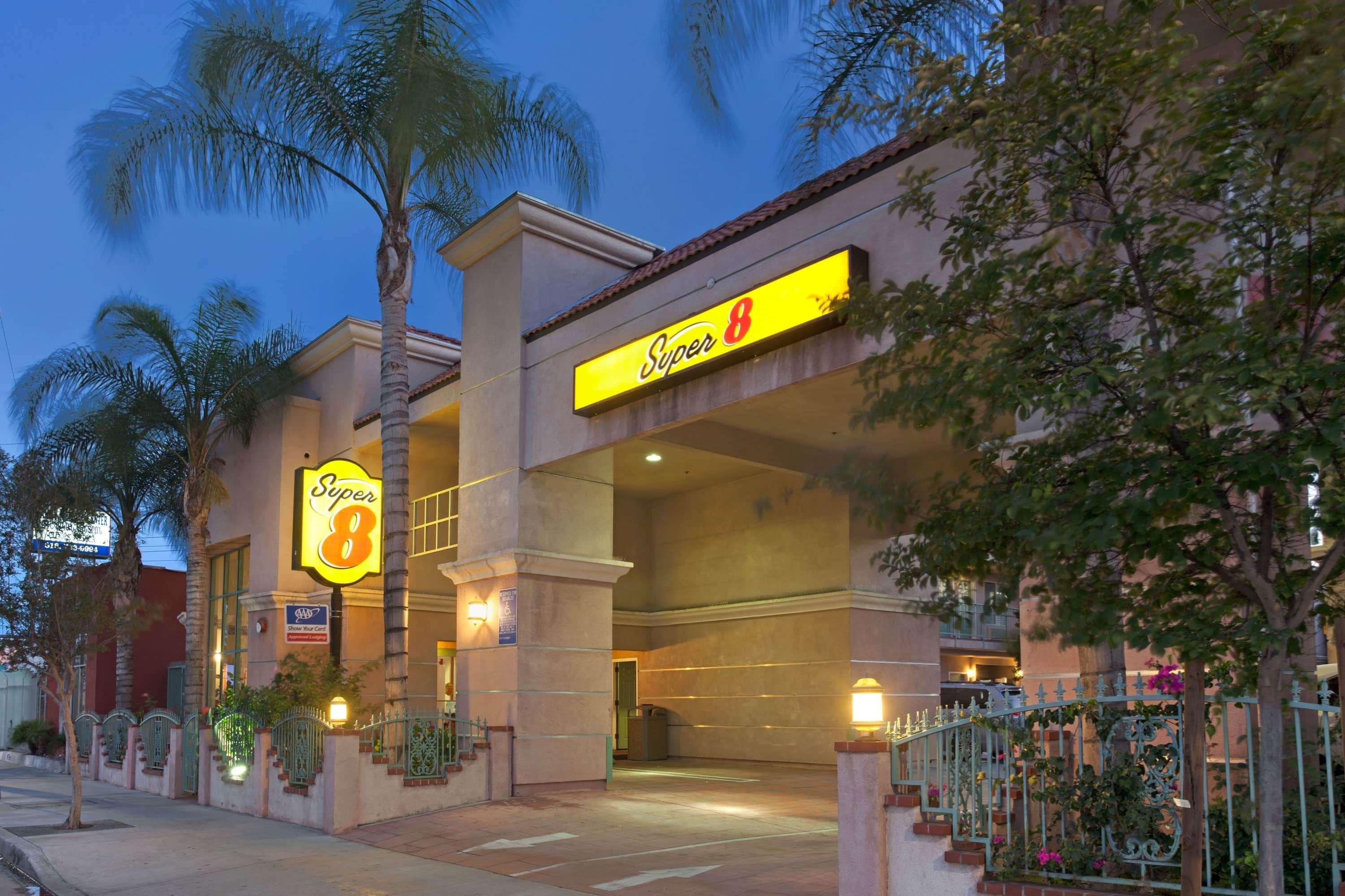 Мотель Super 8 By Wyndham North Hollywood Лос-Анджелес Экстерьер фото