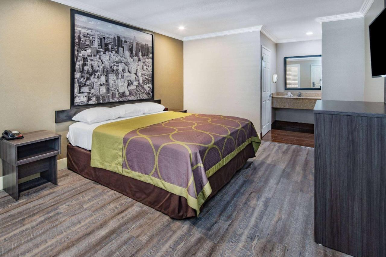 Мотель Super 8 By Wyndham North Hollywood Лос-Анджелес Экстерьер фото