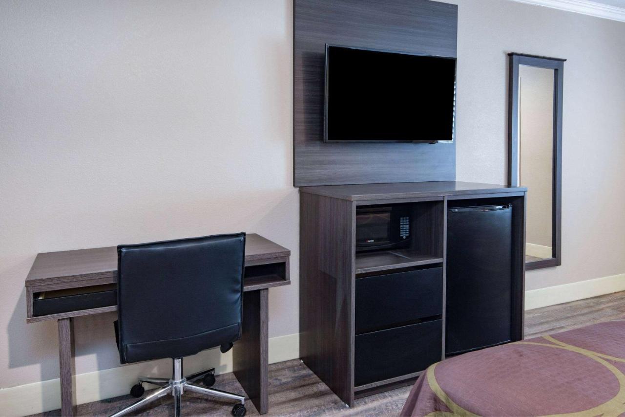Мотель Super 8 By Wyndham North Hollywood Лос-Анджелес Экстерьер фото