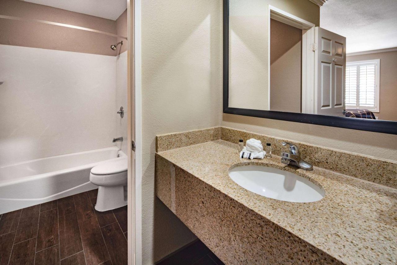 Мотель Super 8 By Wyndham North Hollywood Лос-Анджелес Экстерьер фото